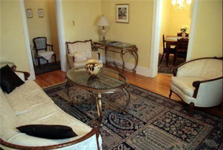 La Boheme Restaurant & B&B Edmonton Room photo