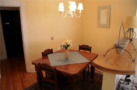 La Boheme Restaurant & B&B Edmonton Room photo